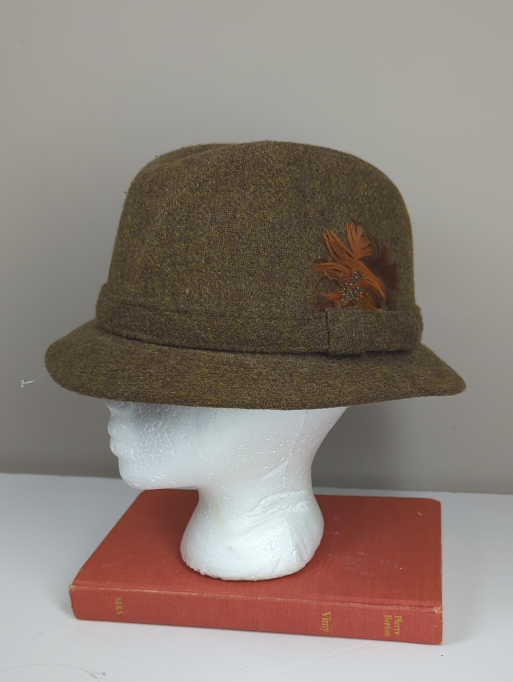 brown wool Blend tweed fedora classic pinched crown and Feather M
